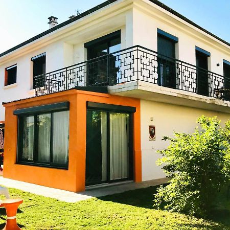 La Maison Pop Appartement Meuble Independant Avec Jardin Romans-sur-Isère المظهر الخارجي الصورة